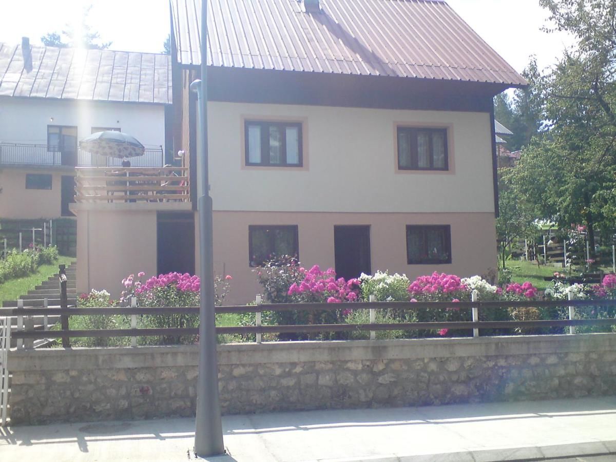 Отели типа «постель и завтрак» Guest House Milena Vučinić Жабляк